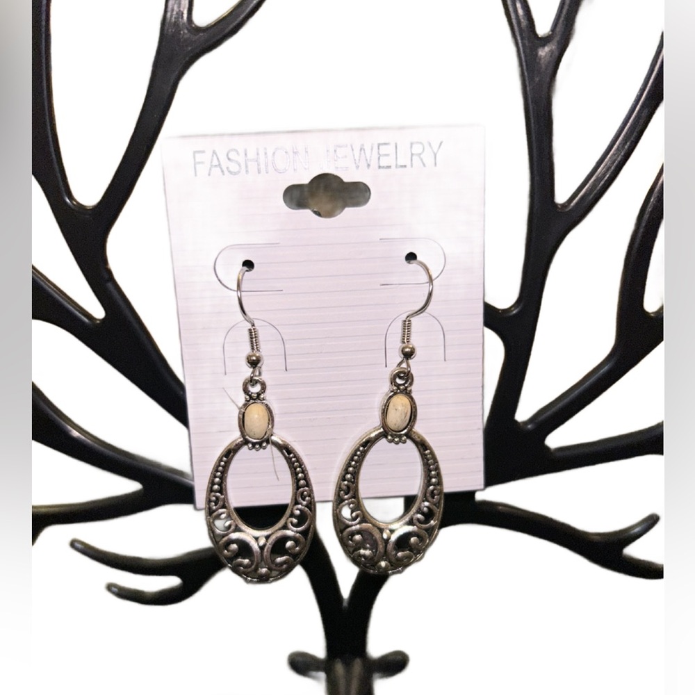 Silver Oval Filagree Design hanging earrings w/ small White stone. NWT
Gift Idea